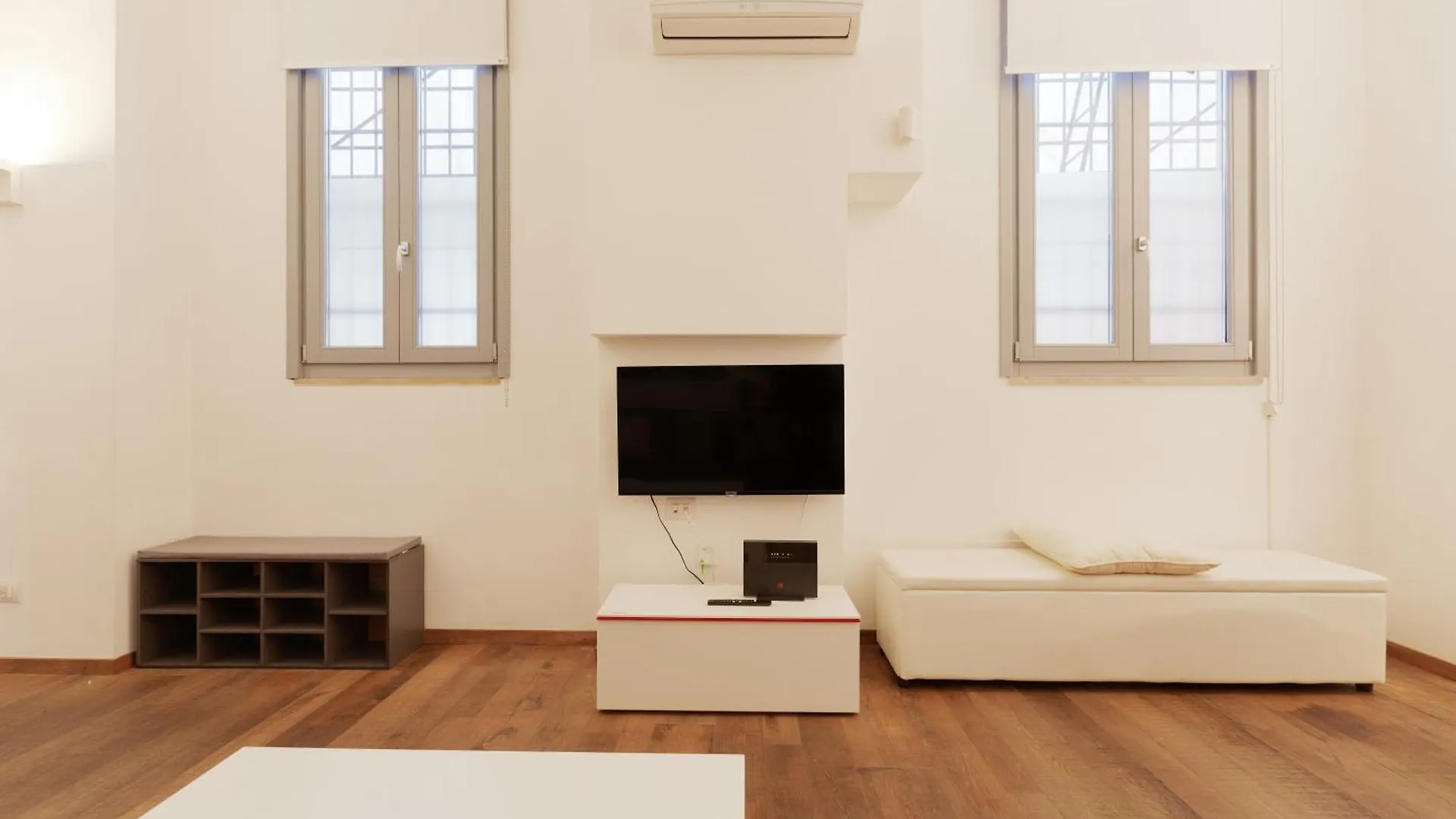Modern Studio 280M From Arco Della Pace! 밀라노 0*,